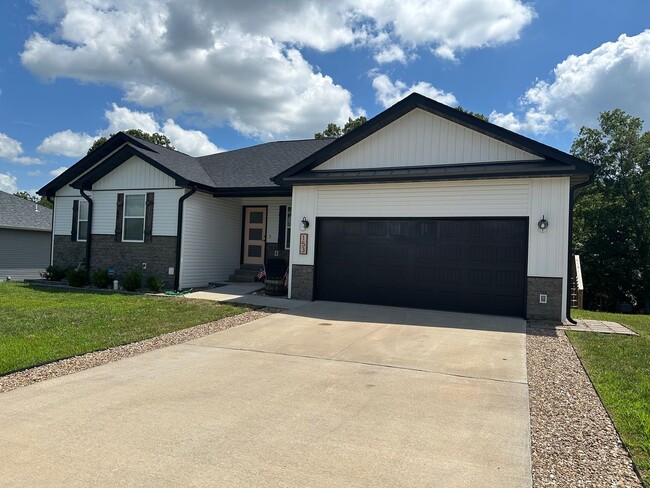 Primary Photo - Pristine 5 Bedroom Home located in Summit ...