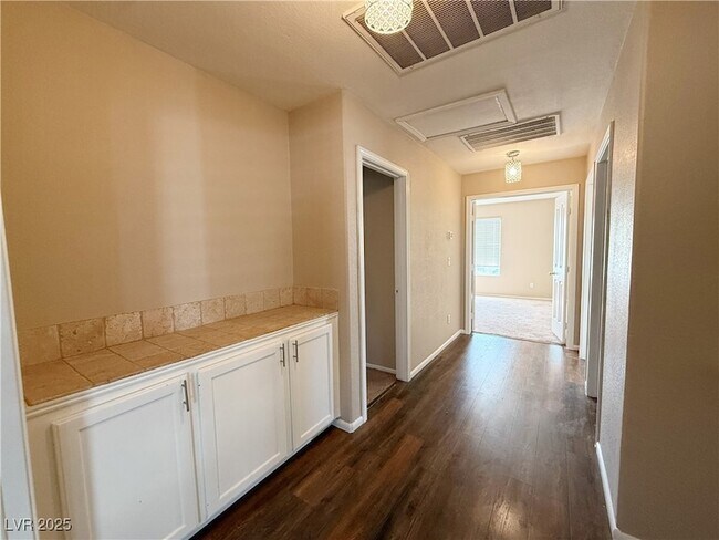 Building Photo - 7761 Locke Haven Dr