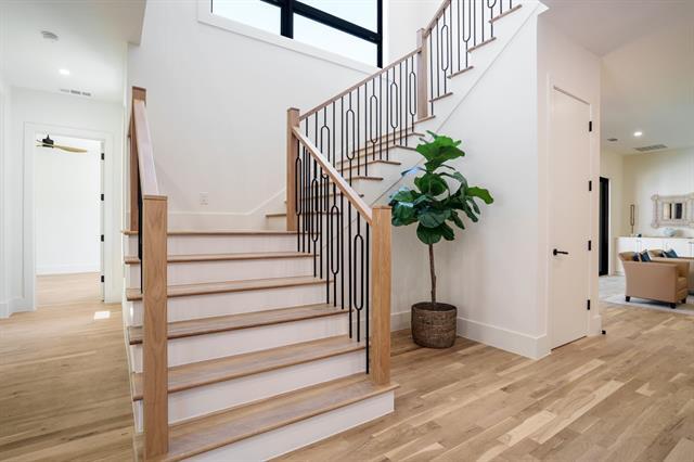 Building Photo - 5836 Kenwood Ave