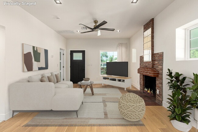 Building Photo - Gorgeous 2-Bed, 2-Bath duplex in the Garfi...