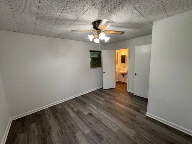 Building Photo - 1700 Winston Dr