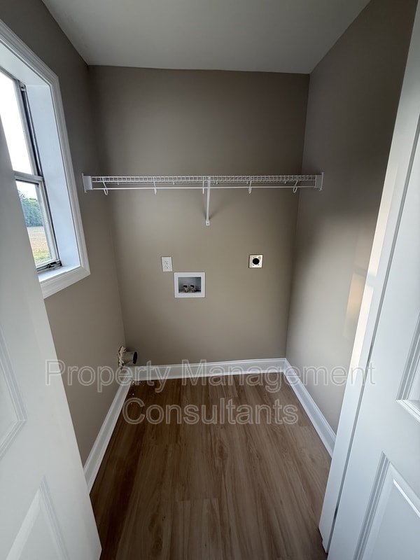 Building Photo - 789 Little Cove Rd
