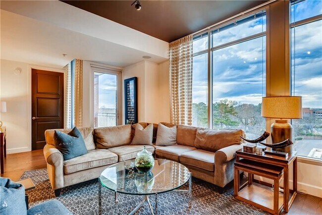 Building Photo - 1820 Peachtree Rd NW