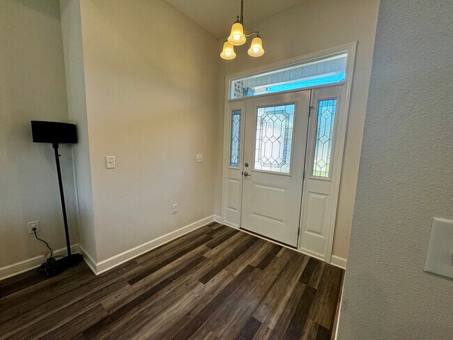 Building Photo - 9867 Shangri La West Rd