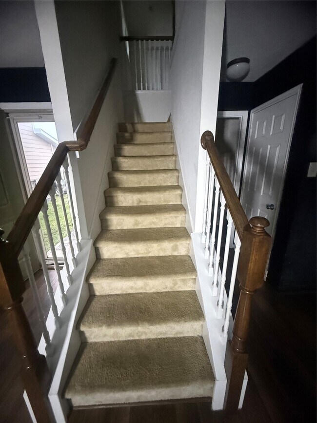 Building Photo - 1119 Grassy View Dr