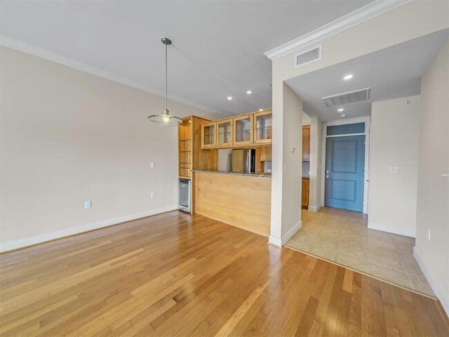 Building Photo - 1010 Rosine St