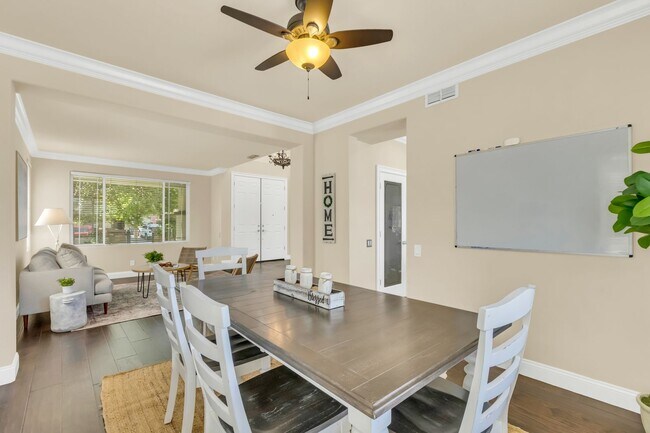 Building Photo - Looks like a model home! 5 Bed 3 Bath Roseville