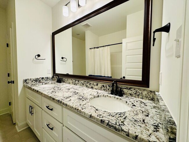 Building Photo - FENCED yard-great location at the base of Keel Mountain