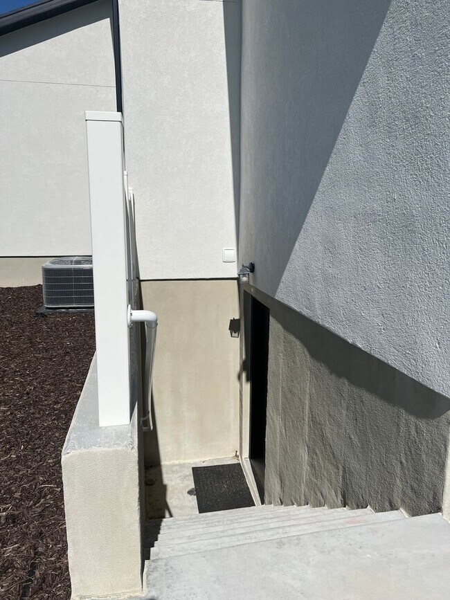 Building Photo - 881 W Sagewood Dr