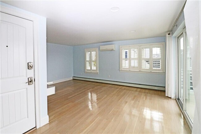 Building Photo - 249 Tuckerman Ave