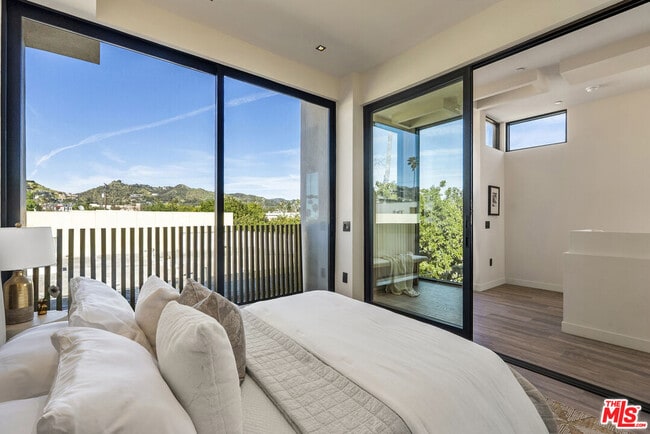 Building Photo - 1021 N Ogden Dr