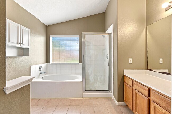 Building Photo - 2002 Roaring Springs Dr