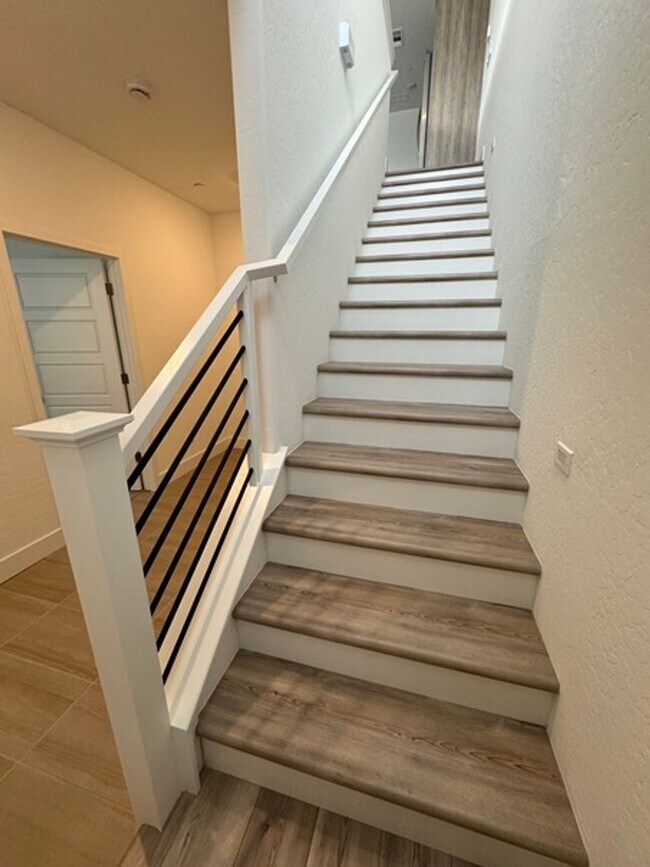Building Photo - 568 W. Balsam Lane  (Peach & Spruce)
