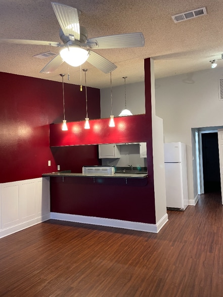 Building Photo - 2125 Sandpiper St