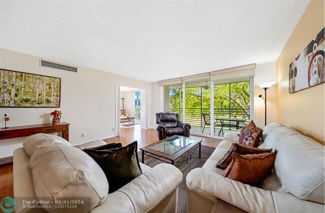 Building Photo - 3507 Oaks Way