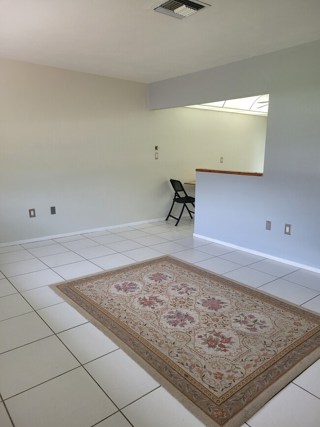 LIVING ROOM - 1829 Towhee Ln