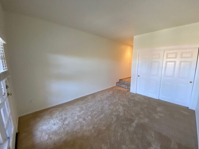 Building Photo - Glen Heights Condo