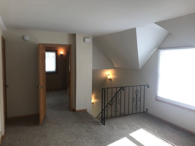 Building Photo - 409 Fairview Ave N