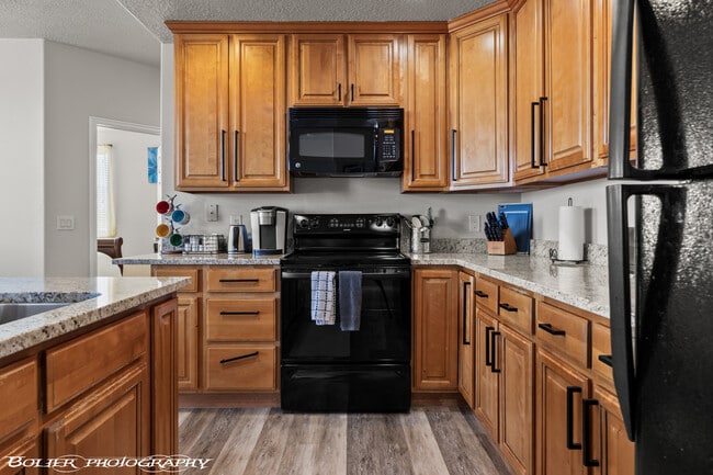 Building Photo - 95 Shade Tree Ln