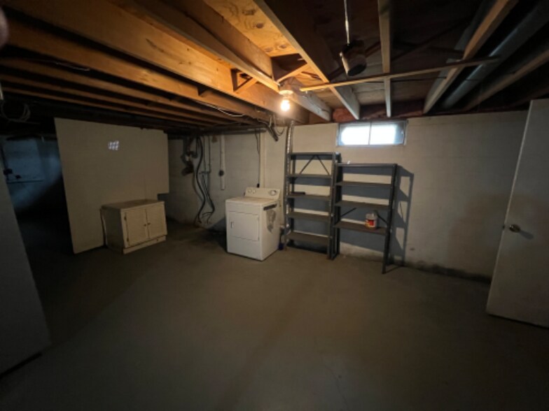 Building Photo - 615 Sunny Ln