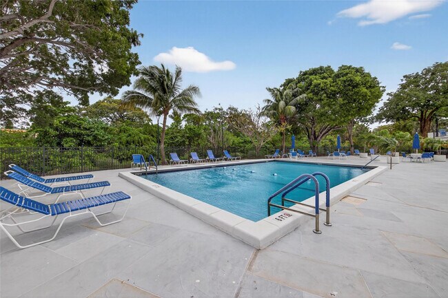 Building Photo - 1800 N Andrews Ave