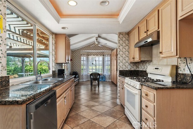 Building Photo - 24522 Quintana Dr
