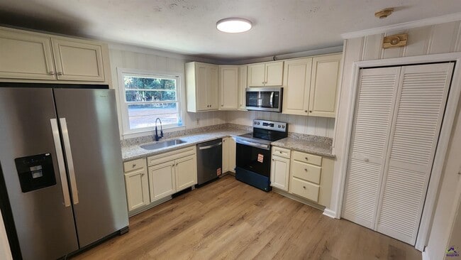 Building Photo - 1119 Briarcliff Rd