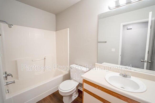 Building Photo - 5702 Sara St