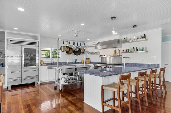 Building Photo - 232 W Seaview Dr