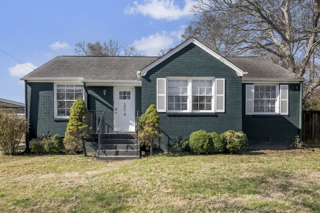Primary Photo - Charming cottage in Inglewood section of E...