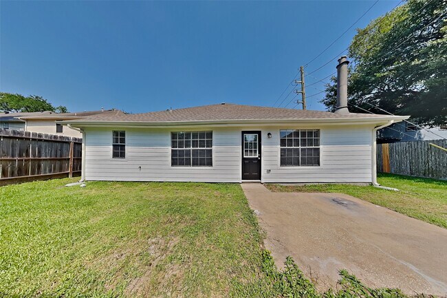 Building Photo - 18811 Sandia Pines Dr