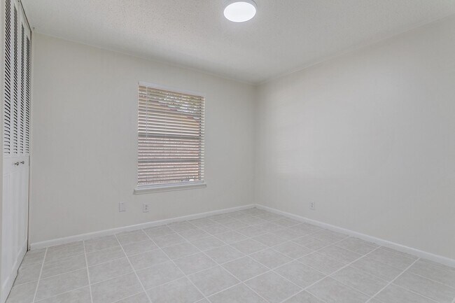 Building Photo - UPDATED 4-BEDROOM HOME IN SHEARER HILLS