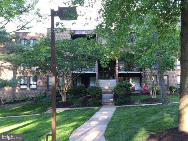 Building Photo - 11248 Chestnut Grove Square