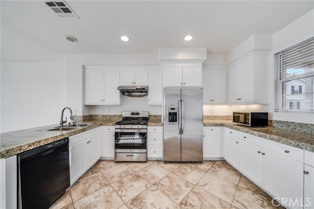 Building Photo - 814 Silk Tree