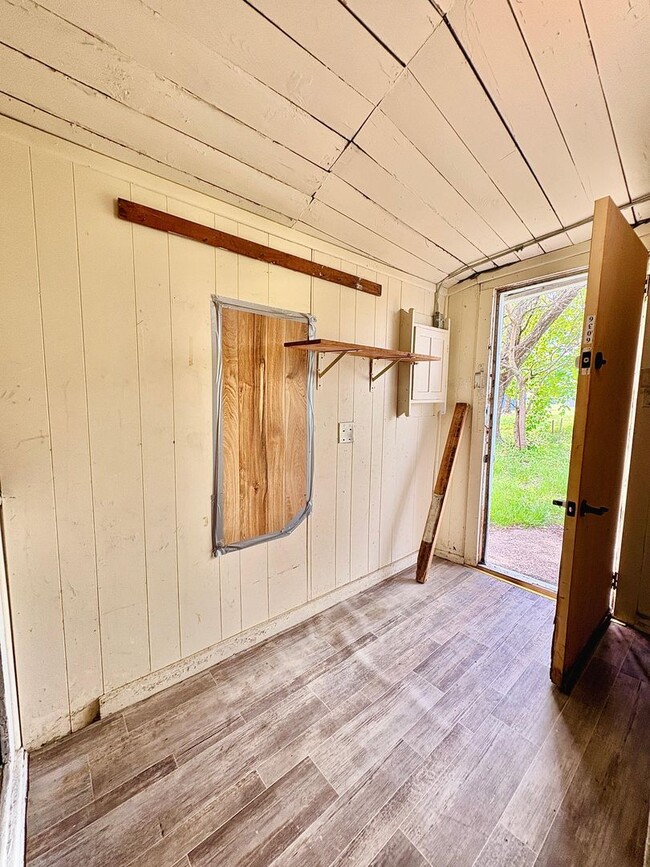 Building Photo - 127 Elm St