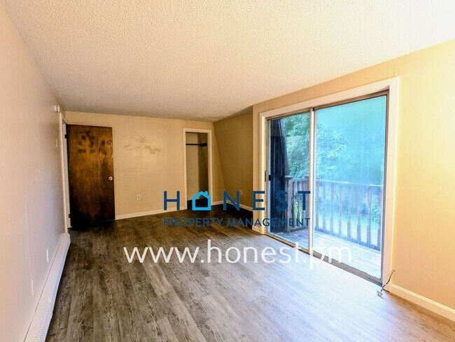 Building Photo - 1074 Hallowell Litchfield Rd