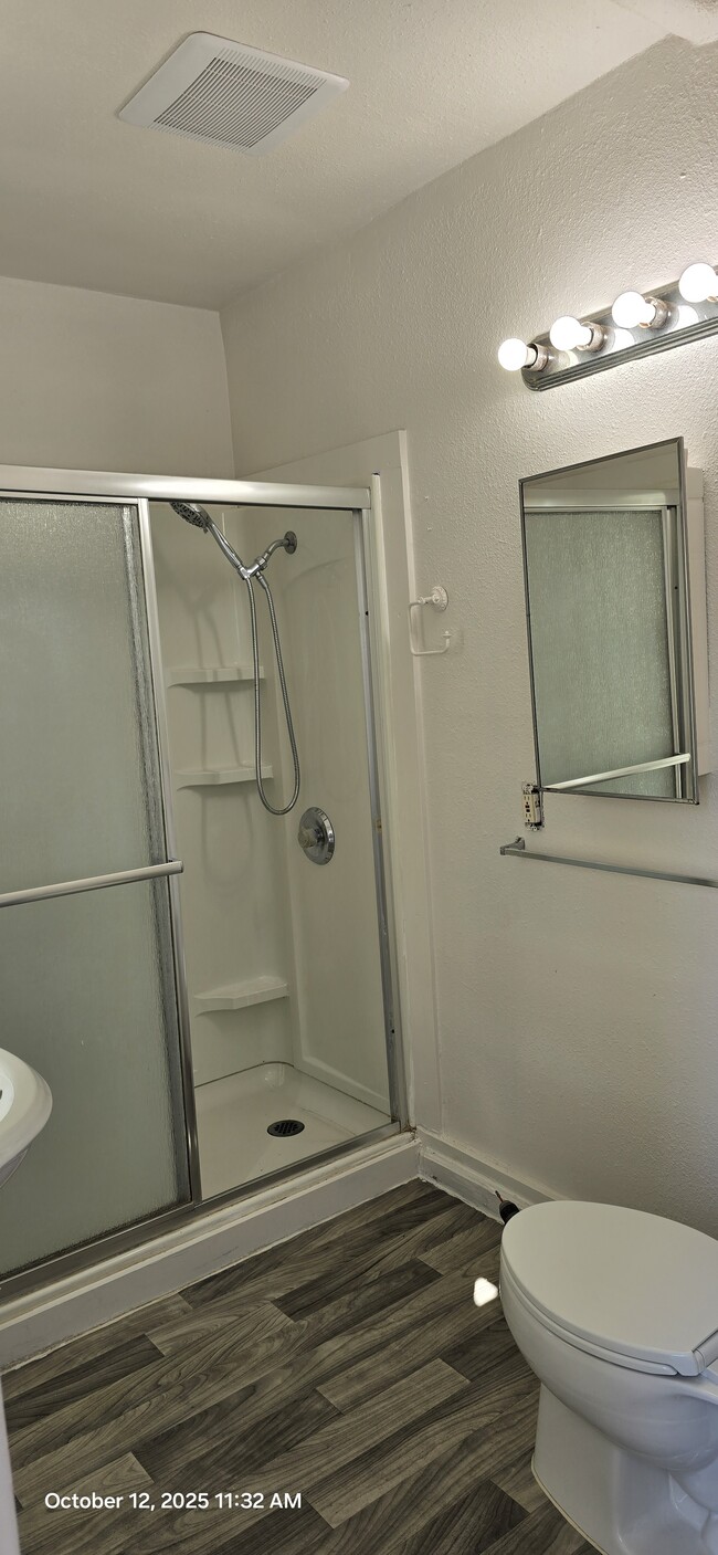 Building Photo - 437 W 9th St