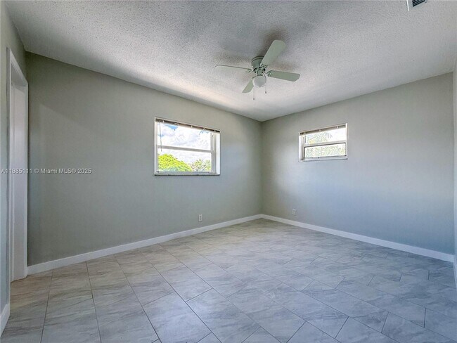 Building Photo - 5621 NE 22nd Ave