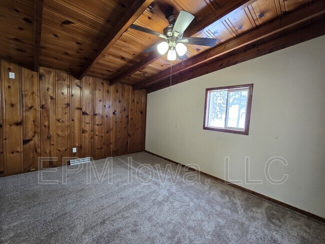 Building Photo - 304 N Nesbit Rd