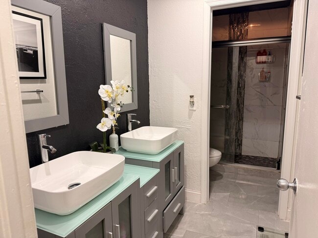 Building Photo - 5130 Elmhurst Rd