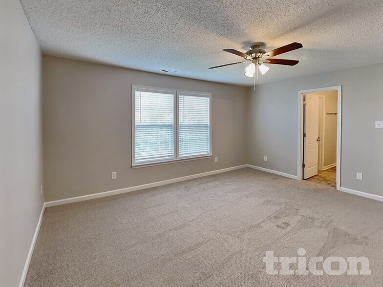 Building Photo - 915 Littleton Dr