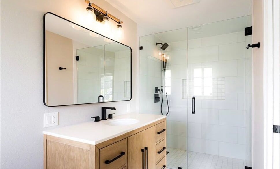 Building Photo - 17552 Wayne Ave