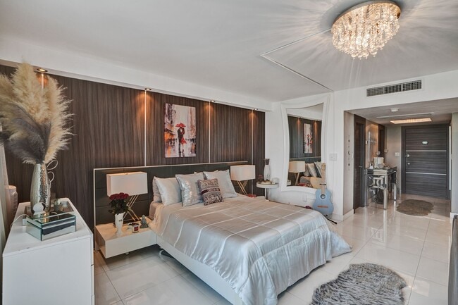 Building Photo - 5401 Collins Ave