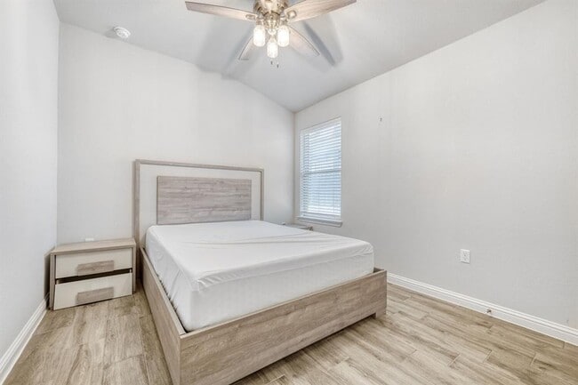 Building Photo - 8303 Cottage Rose Dr