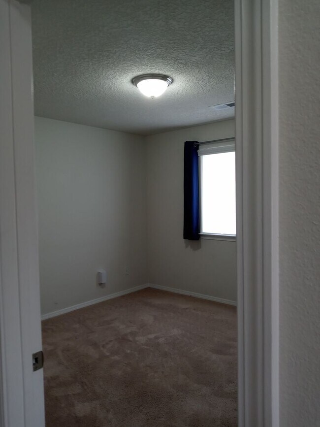 Building Photo - FOUR BEDROOMS!