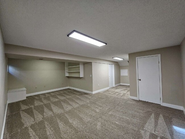 Building Photo - 180 Prairie Ridge Rd