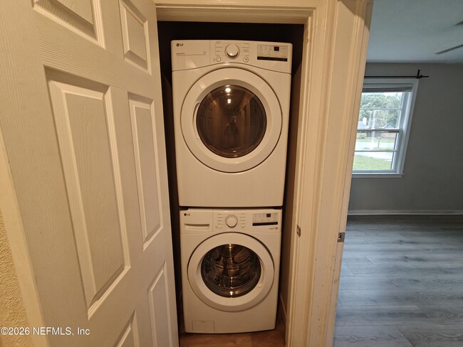 Building Photo - 1447 Lawrence Pl