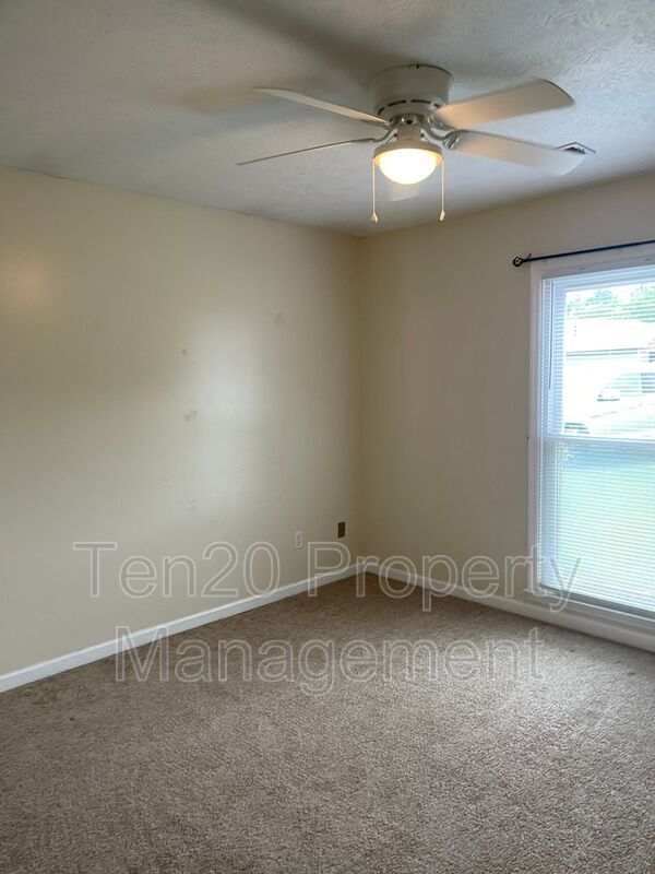 Building Photo - 2234 Birchwood Dr