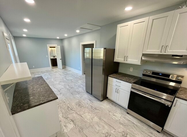 Building Photo - 46 N Thomason St