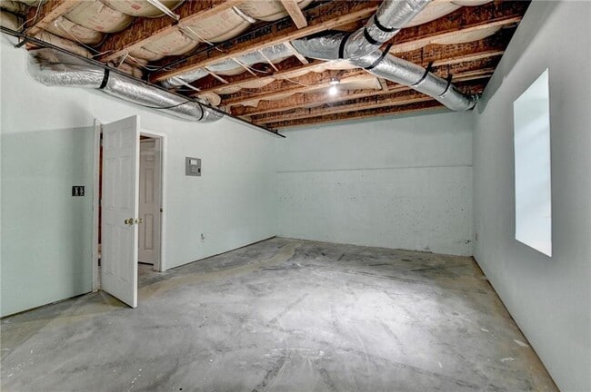 Building Photo - 2455 Kirkstone Dr